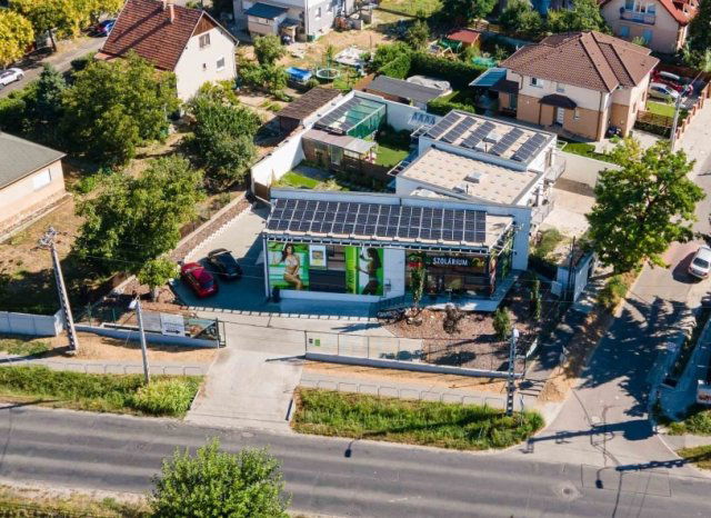 Eladó üzlethelyiség, Budapesten, XVI. kerületben, Szlovák úton