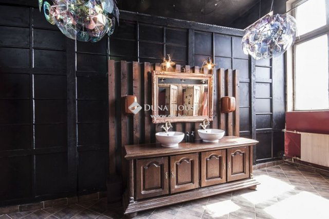 Eladó üzlethelyiség, Budapesten, XXI. kerületben 690 M Ft