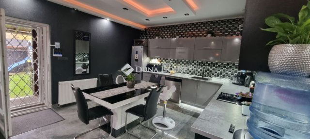 Eladó családi ház, Budapesten, XV. kerületben 199.9 M Ft