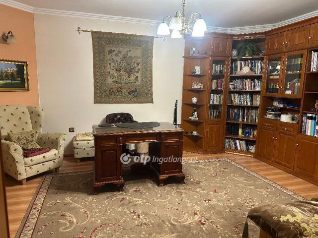 Eladó családi ház, Tatabányán 199 M Ft, 6+3 szobás