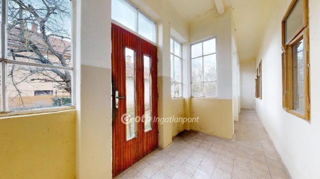 Eladó családi ház, Gesztelyben 10.9 M Ft, 2 szobás