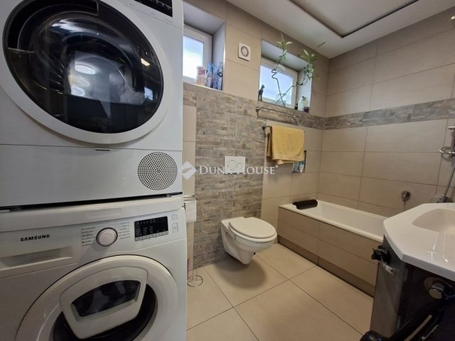 Eladó családi ház, Dunaharasztin 61.75 M Ft, 2 szobás