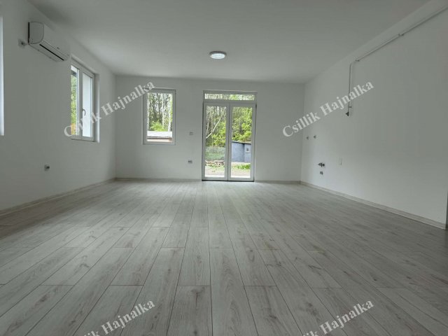 Eladó családi ház, Szolnokon 89.9 M Ft, 4 szobás