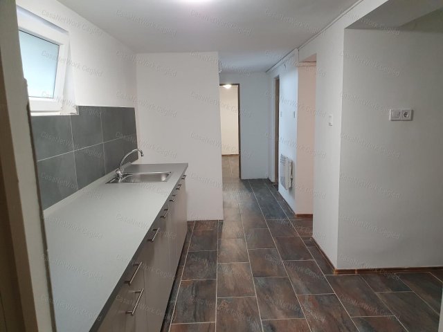 Kiadó üzlethelyiség, Szolnokon 200 E Ft / hó, 2 szobás
