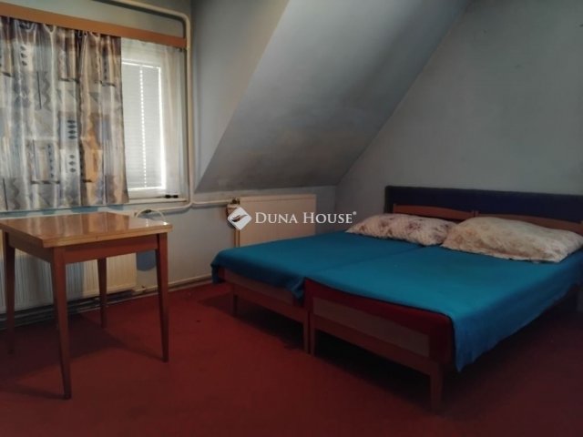 Eladó családi ház, Pécsett 85 M Ft, 4 szobás