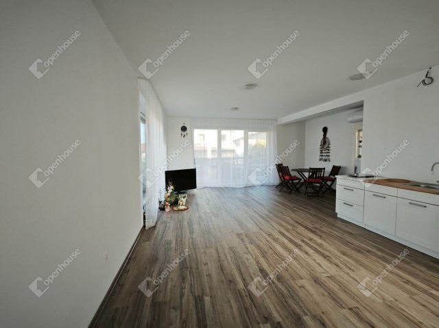 Eladó családi ház, Győrött 194.9 M Ft, 8 szobás