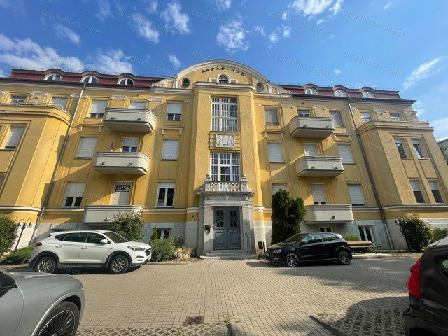 Eladó téglalakás, Szolnokon 62 M Ft, 3 szobás