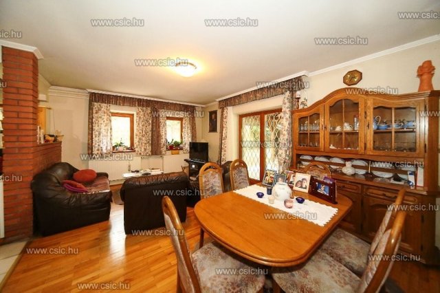 Eladó családi ház, Szentendrén 149 M Ft, 6 szobás