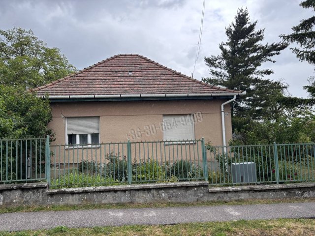 Eladó családi ház, Diósjenőn 49.5 M Ft, 3 szobás
