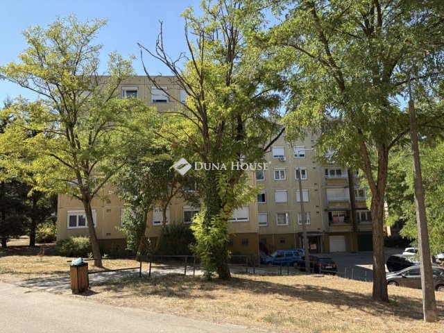Eladó panellakás, Esztergomban, Bánomi dűlőn 42.9 M Ft