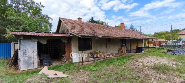 Eladó családi ház, Újszászon 15.9 M Ft, 3 szobás