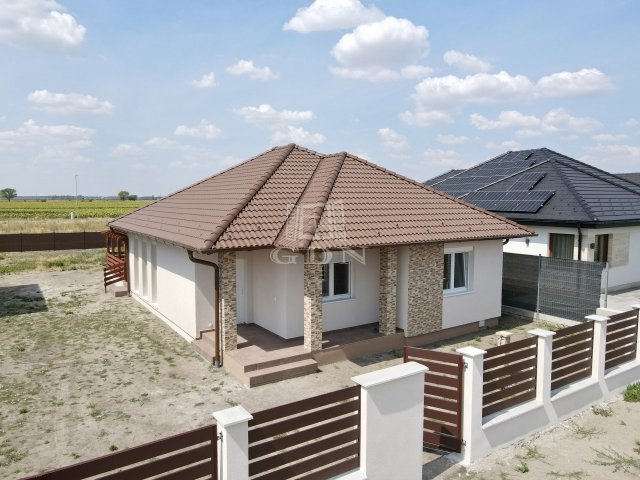 Eladó családi ház, Gyöngyöshalászon 75 M Ft, 5 szobás