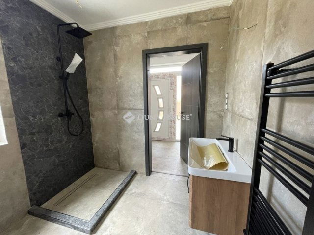 Eladó ikerház, Vecsésen 149.9 M Ft, 5 szobás