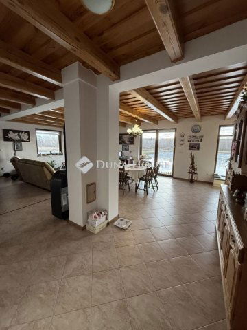 Eladó családi ház, Ajkán 349.999 M Ft, 3 szobás