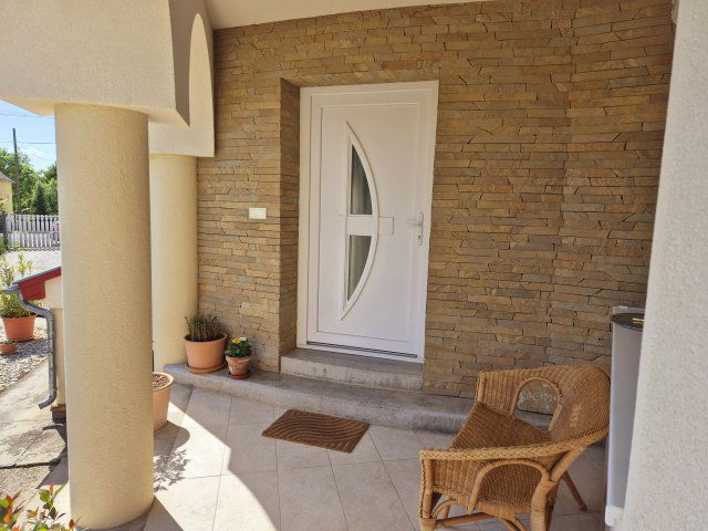 Eladó családi ház, Keszthelyen 175 M Ft, 5 szobás