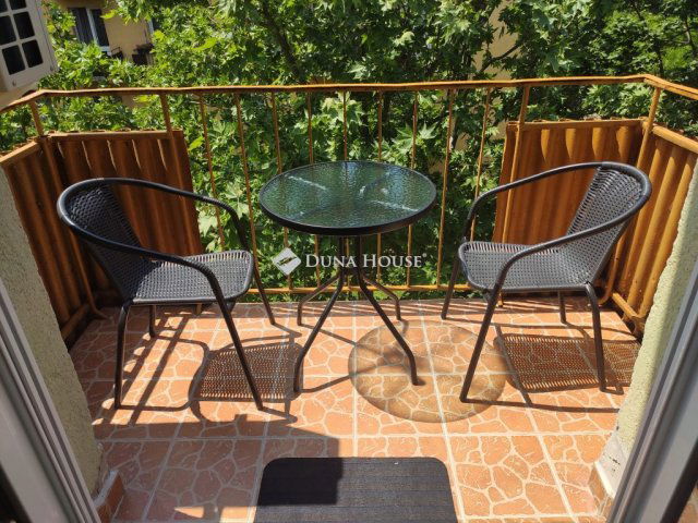 Eladó téglalakás, Pécsett 64.9 M Ft, 2+1 szobás