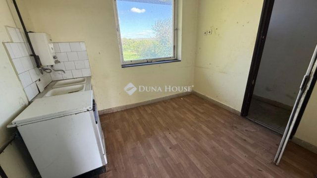 Eladó téglalakás, Oszkón 20 M Ft, 2 szobás