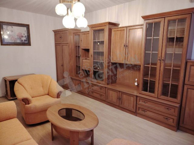 Eladó panellakás, Budapesten, XIX. kerületben, Lehel utcában