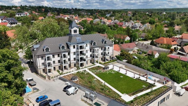 Eladó téglalakás, Balatonkenesén 75 M Ft, 1+1 szobás
