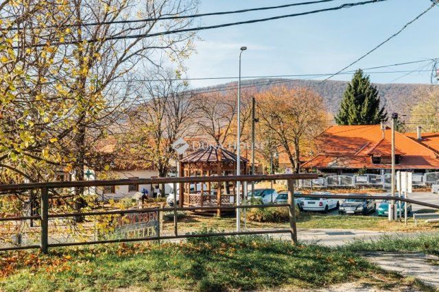Eladó üzlethelyiség, Pilisszentkereszten 120 M Ft
