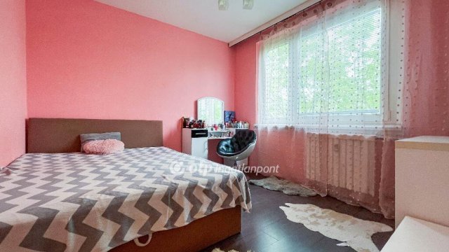 Eladó panellakás, Győrött 49.8 M Ft, 2 szobás