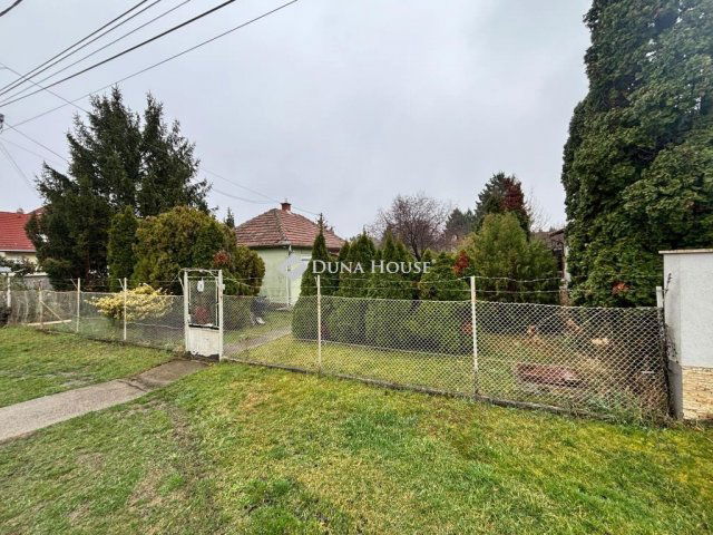 Eladó családi ház, Százhalombattán 85 M Ft, 1 szobás