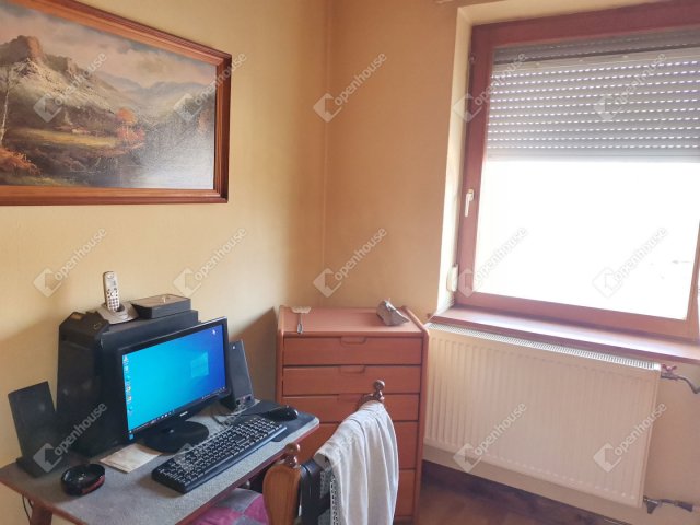 Eladó családi ház, Komáromban 52 M Ft, 5 szobás