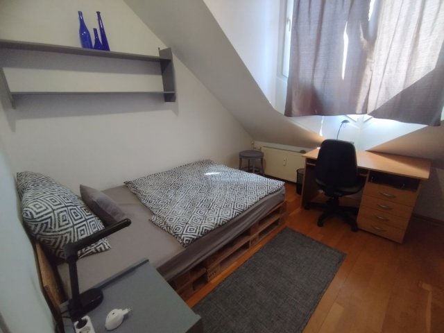 Kiadó panellakás, albérlet, Pécsett 280 E Ft / hó, 4 szobás