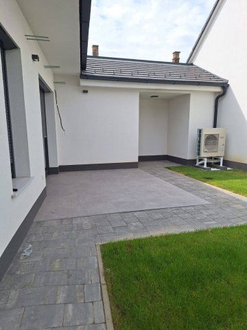 Eladó családi ház, Baján 98.6 M Ft, 4+1 szobás