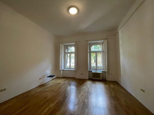 Eladó téglalakás, Budapesten, VI. kerületben, Király utcában