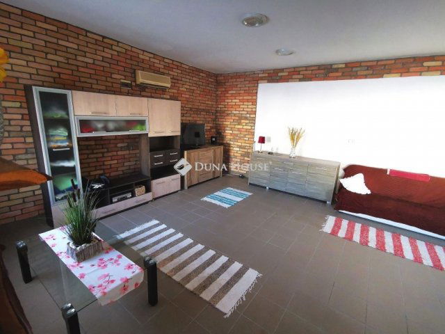 Eladó családi ház, Sárisápon 49.9 M Ft, 2 szobás