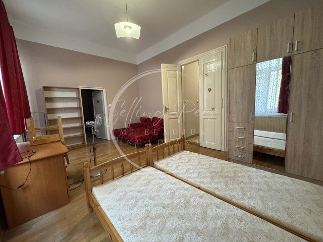 Eladó téglalakás, Pécsett, Városház közben 56 M Ft, 2 szobás