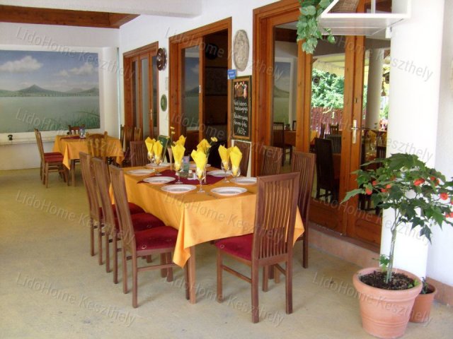 Eladó üzlethelyiség, Balatonkeresztúron 120 M Ft