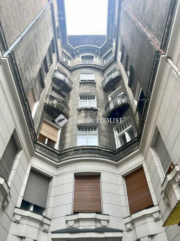 Eladó téglalakás, Budapesten, V. kerületben 120 M Ft, 2 szobás