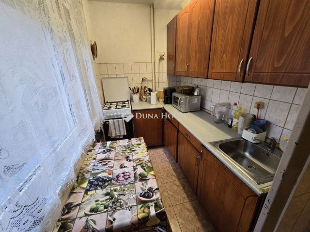 Eladó panellakás, Székesfehérvárott 45.8 M Ft, 2 szobás