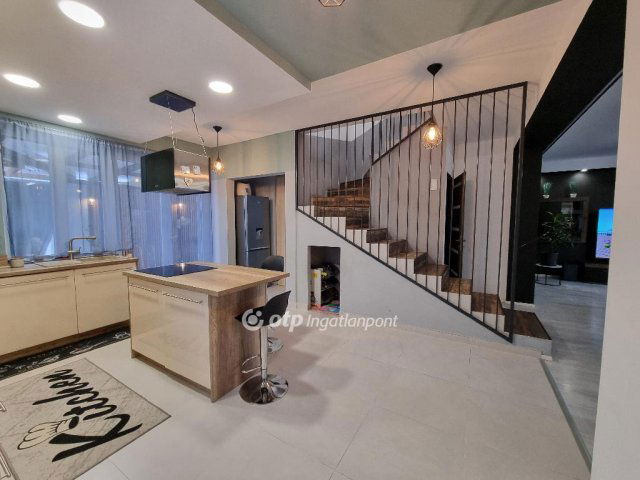 Eladó családi ház, Nyárádon 79.9 M Ft, 2+2 szobás