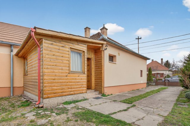 Kiadó családi ház, albérlet, Tatán 260 E Ft / hó, 2 szobás