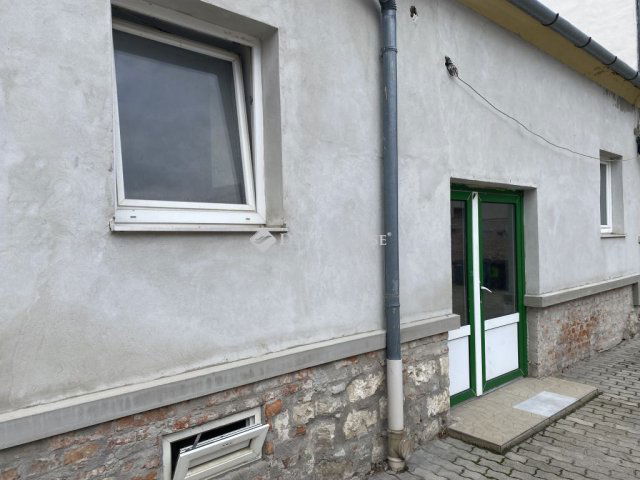 Eladó iroda, Sopronban 16.2 M Ft, 2 szobás / költözzbe.hu