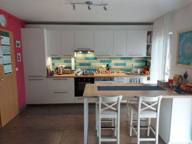 Eladó téglalakás, Sukorón, Gyepes utcában 94.5 M Ft, 3 szobás