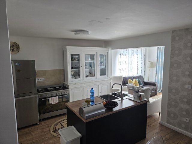 Eladó családi ház, Magyarszentmiklóson 69.9 M Ft, 6 szobás