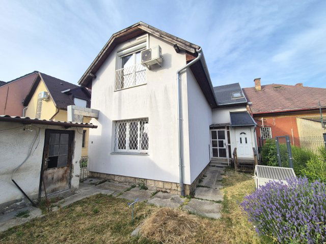 Eladó családi ház, III. kerületben, Papírgyár utcában
