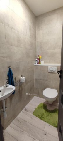 Eladó családi ház, Pápán 180 M Ft, 5+2 szobás