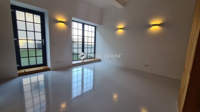 Eladó téglalakás, Budapesten, V. kerületben 274 M Ft, 2 szobás