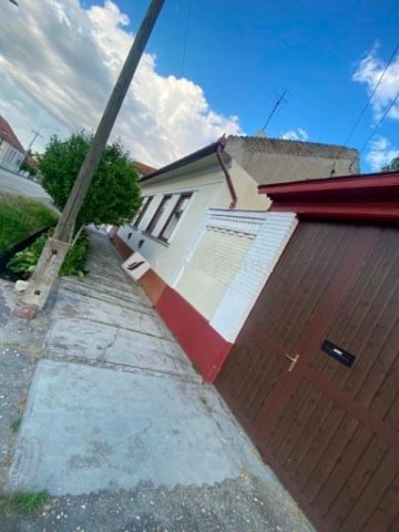 Eladó családi ház, Cegléden 74.854 M Ft, 2 szobás