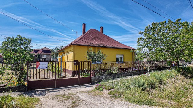 Eladó családi ház, Bölcskén 38 M Ft, 3 szobás