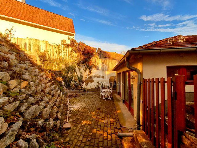 Kiadó családi ház, albérlet, Veszprémben 400 E Ft / hó