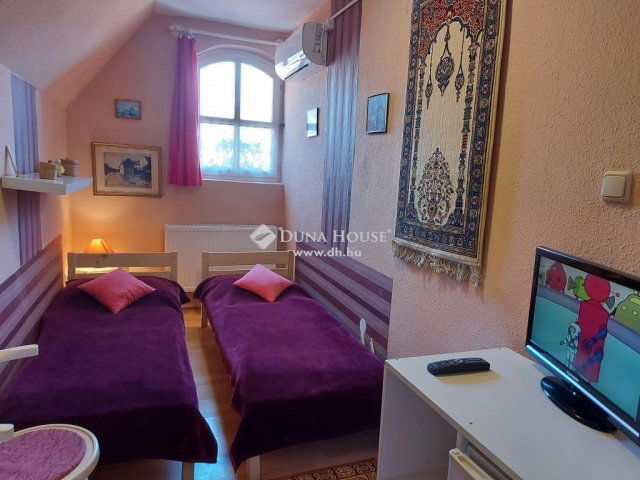 Eladó téglalakás, Egerben 79 M Ft, 5 szobás