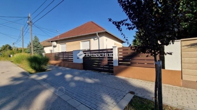 Eladó családi ház, Budapesten, XVI. kerületben 65 M Ft, 4 szobás