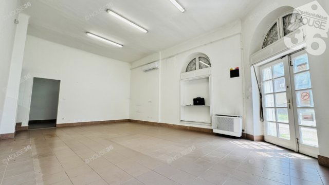 Kiadó üzlethelyiség, Kecskeméten 240 E Ft / hó, 6 szobás