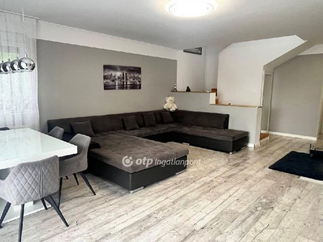 Eladó családi ház, Halásztelken 180 M Ft, 7 szobás